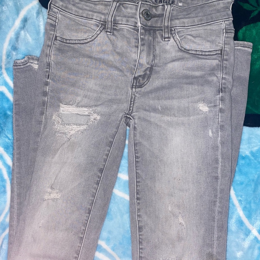 gray ripped american eagle jeans